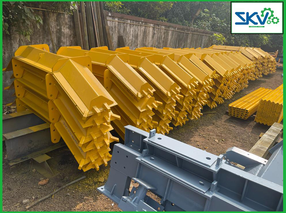 CONVEYING BLADES